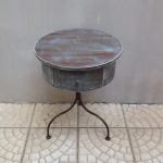 Uma mesa retrô repaginada, com técnica simples e linda