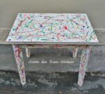 Uma mesa colorida à la Pollock